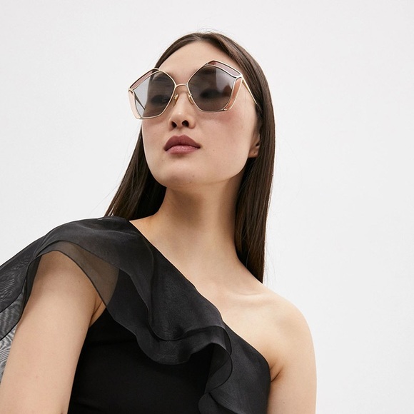 CHLOÉ
CH0026S GOLD GREY OVERSIZED SUNGLASSES - Picture 3 of 8